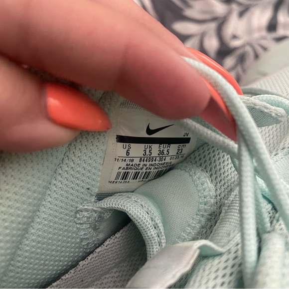 Nike Roshe One - Picture 6 of 6